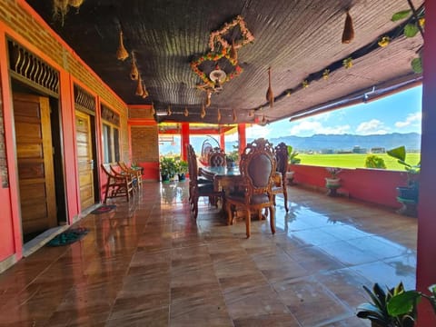 Natural landscape, Balcony/Terrace, Seating area, Mountain view