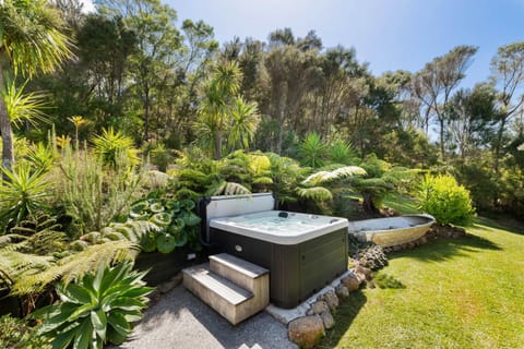 Day, Natural landscape, Garden, Garden, Hot Tub, Hot Tub, Garden view
