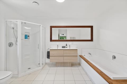 Shower, Bathroom, Bath, towels