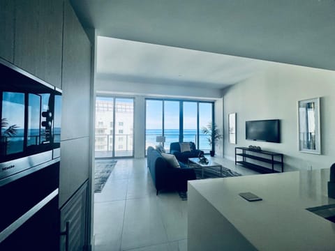 Ocean Views, Your Oasis Awaits Apartment in Riviera Beach