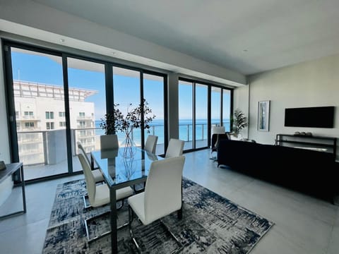 Ocean Views, Your Oasis Awaits Apartment in Riviera Beach