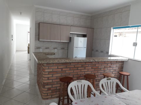 Sobrado para temporada e finais de semana na Praia da Cocanha House in Caraguatatuba