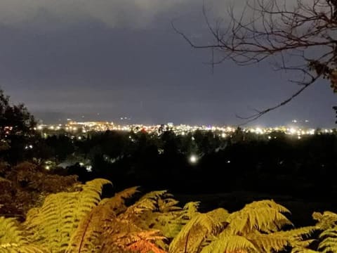 Haven on the Hill - Panoramic Views of Rotorua House in Rotorua