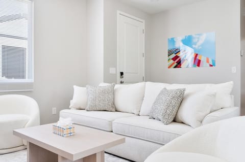 Relax in a Two Bedroom Two Bath with Free Parking and Premium Beds Apartment in Glendale