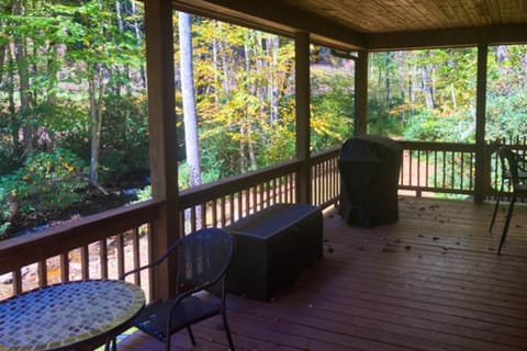 The Rushing Creek Cabin House in Nantahala