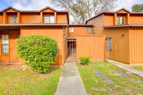 3 Mi to UF Campus Charming Gainesville Townhome House in Gainesville