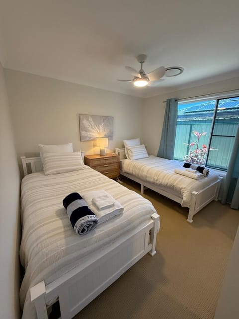 Pet Friendly - Canal Sunset View - Private Jetty House in Woorim