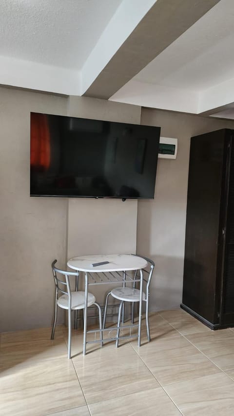 Communal lounge/ TV room, TV and multimedia, Dining area