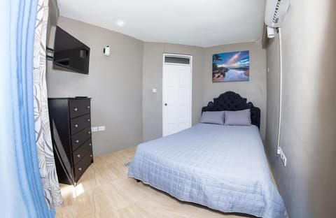 Bed, TV and multimedia, Bedroom, air conditioner