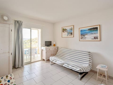 Appartement confortable avec terrasse, proche plages - FR-1-816-1 Apartment in Le Lavandou