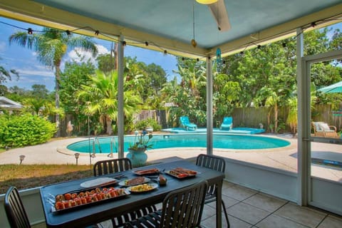 Dining area, Pool view