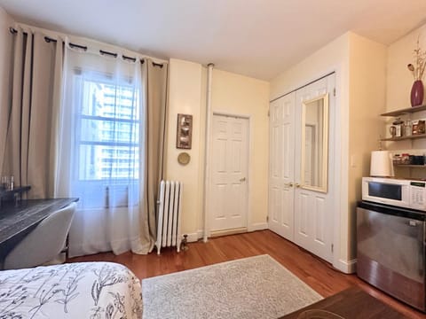 Elegant Room Urban Escape Apartment in Harlem