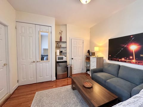 Elegant Room Urban Escape Apartment in Harlem