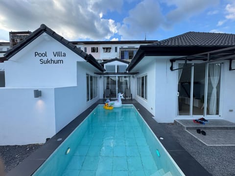 Newly Renovated 4BR Pool Villa in Phuket Town Villa in Chalong