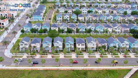 Property building, Bird's eye view, Street view, Parking