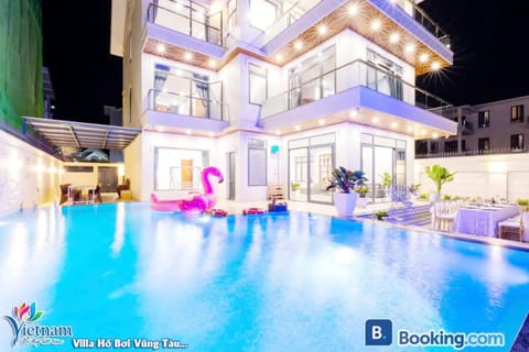 Property building, Communal lounge/ TV room, Night, Evening entertainment, Pool view, Swimming pool, sunbed