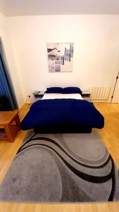 Cosy Studio Canary Wharf Apartment in London Borough of Southwark