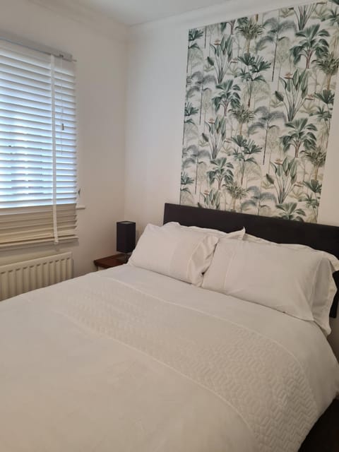 Two bedrooms Rays Lodge Bed and Breakfast in Middlesbrough