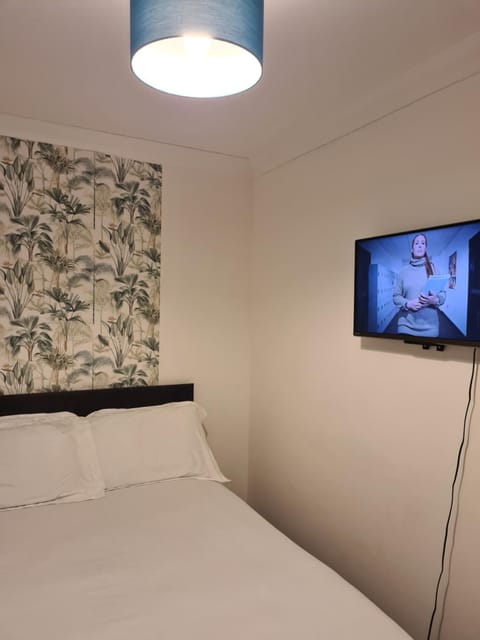 Two bedrooms Rays Lodge Bed and Breakfast in Middlesbrough