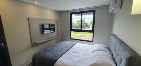 Bed, TV and multimedia, Photo of the whole room, Bedroom, air conditioner