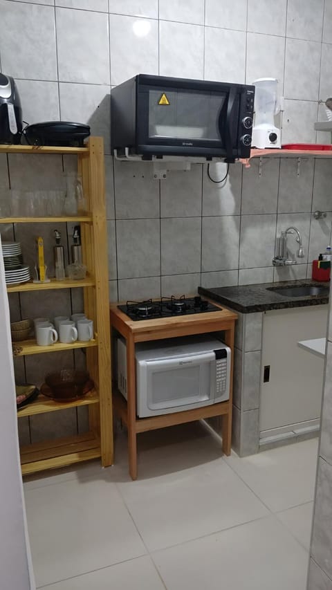 Coffee/tea facilities, Kitchen or kitchenette, microwave, oven, stove