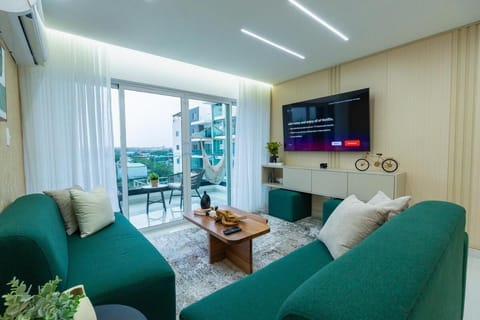 TV and multimedia, Living room, Seating area, Evening entertainment