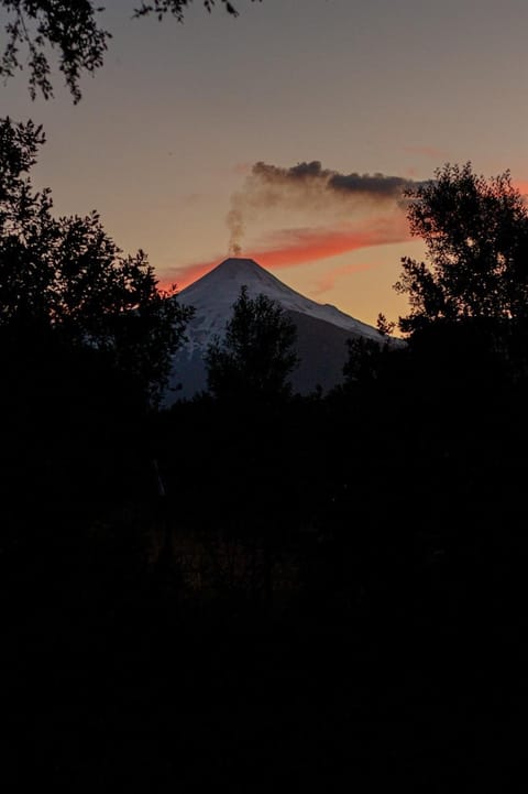 View Volcanoes Private, with tinaja House in Pucon