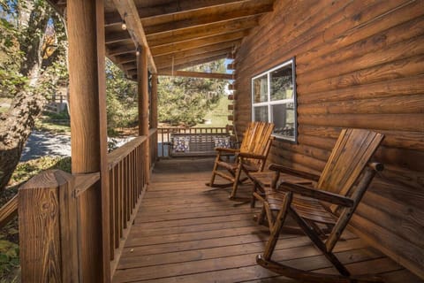 Blue Hummingbird Cabin House in Watauga