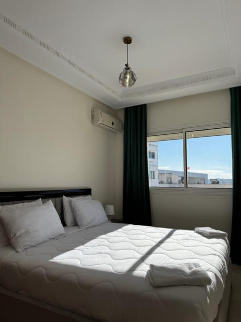 Bed, Photo of the whole room, Bedroom, towels, air conditioner