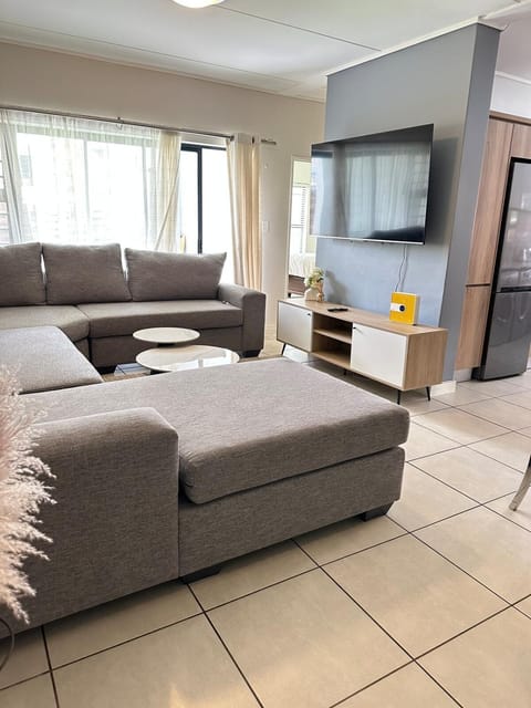 Ground Floor 3BR with Private Garden Apartment in Sandton