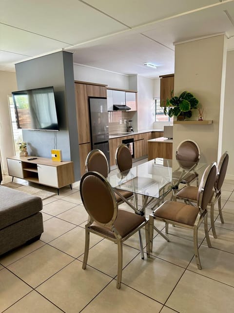 Ground Floor 3BR with Private Garden Apartment in Sandton