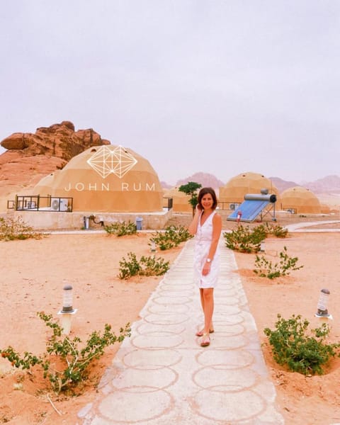 Property building, Day, Natural landscape, Guests, Mountain view, group of guests