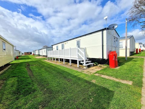 Property building, Day, Garden