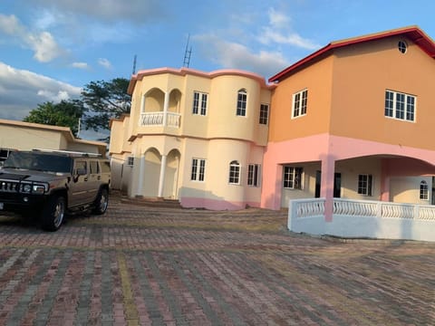 JDS House of Beauty Hotel in Saint Catherine Parish