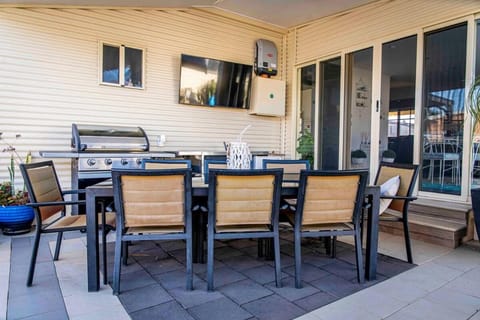 Resort on Morgan with Beautiful Private Pool, Pet Friendly House in Broken Hill