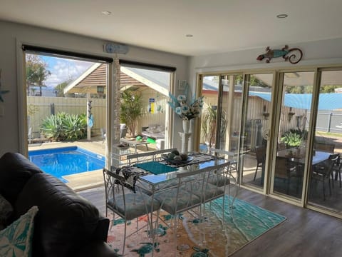 Resort on Morgan with Beautiful Private Pool, Pet Friendly House in Broken Hill