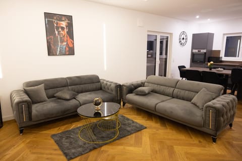 Premium PENTHOUSE Apart Hellweg in exklusiver Lage mit TERASSE, WIFI, SMART HOME, TV, PARKPLATZ, NEUBAU! Apartment in Bielefeld