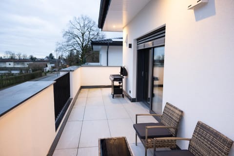 Premium PENTHOUSE Apart Hellweg in exklusiver Lage mit TERASSE, WIFI, SMART HOME, TV, PARKPLATZ, NEUBAU! Apartment in Bielefeld