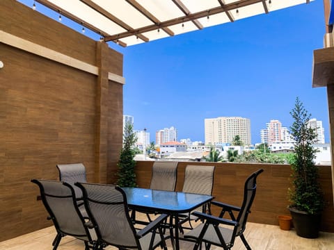 View (from property/room), Balcony/Terrace, Dining area, City view