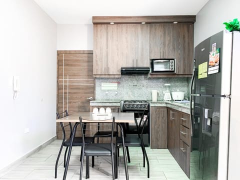 Kitchen or kitchenette, Dining area, microwave, oven