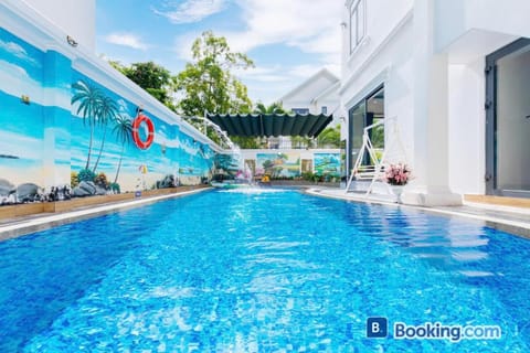 Day, Pool view, Swimming pool, sunbed