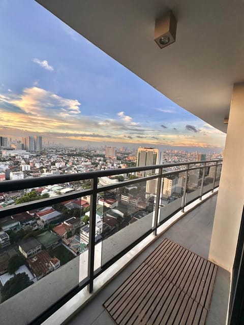 2 Bedroom Family Haven in Makati Apartment in Mandaluyong