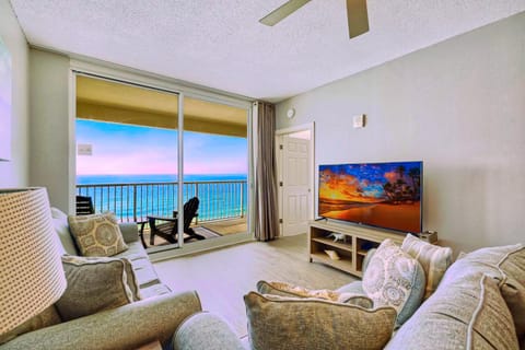 TV and multimedia, Living room, Seating area, Sea view