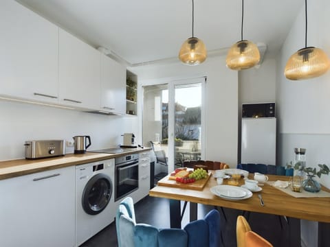 Kitchen or kitchenette, Seating area, Dining area, dishwasher, stove, washing machine, dryer