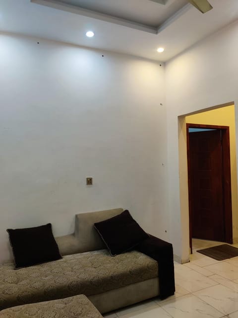 Beautiful apartment for family and bechulars Apartment in Lahore