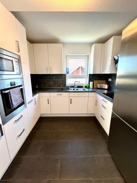 Ganze Wohnung - Küche - Balkon - Parkplatz - WLAN - bis zu 6 Personen Apartment in Heilbronn