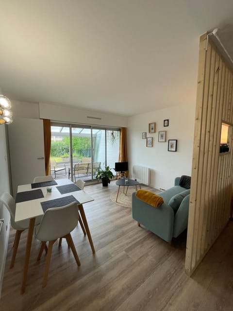 Appartement cosy avec jardin vue et accès à 30m de la mer Wohnung in Bernières-sur-Mer