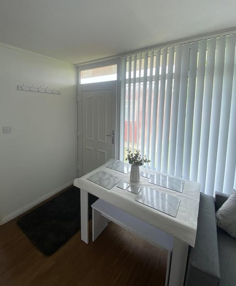 Beautiful 2 Bedroom Chalet 22 Cordova, Selsey Apartment in Selsey