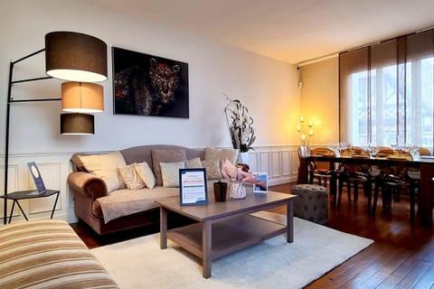 Living room, Dining area