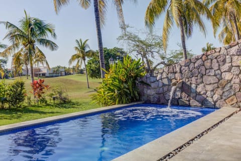 Garden, Golfcourse, Swimming pool, Swimming pool